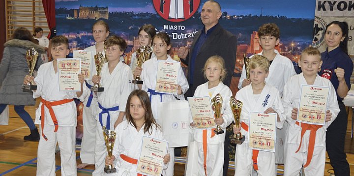 Wąbrzescy karatecy kolejny raz ze znakomitymi wynikami -1391