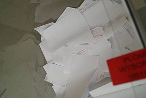 Pomylone głosy w komisjach wyborczych. PKW zajmie się nieprawidłowościami-8800
