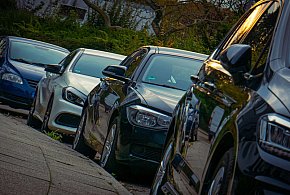 Tysiące samochodów idą pod młotek. Można je mieć za pół ceny-9237