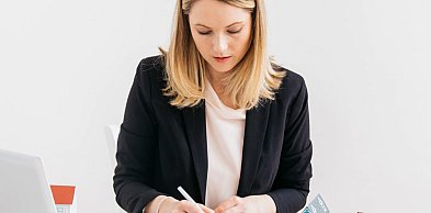Dlaczego warto korzystać z usług biura nieruchomości?