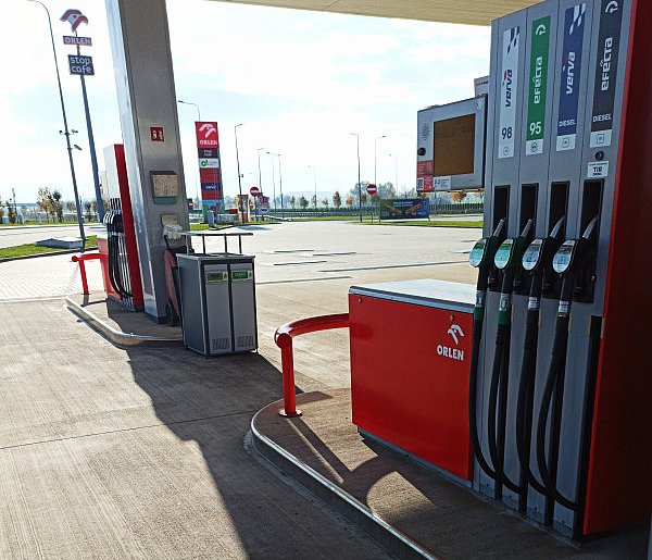 Drożyzna na stacjach paliw. Rząd rozważa obniżkę podatku